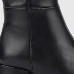 Discount Lizetta Women Boots